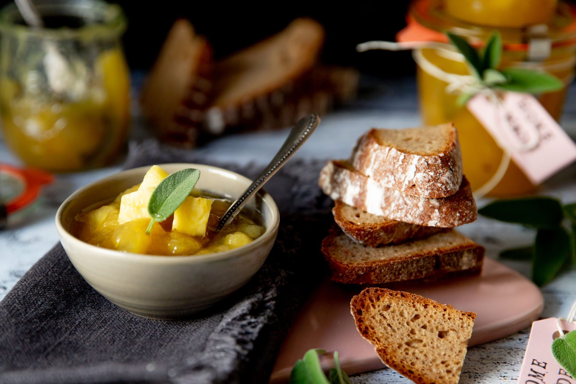Einmal kreativ eingekocht, bitte: Ananas-Salbei-Marmelade - Pop Up Girl